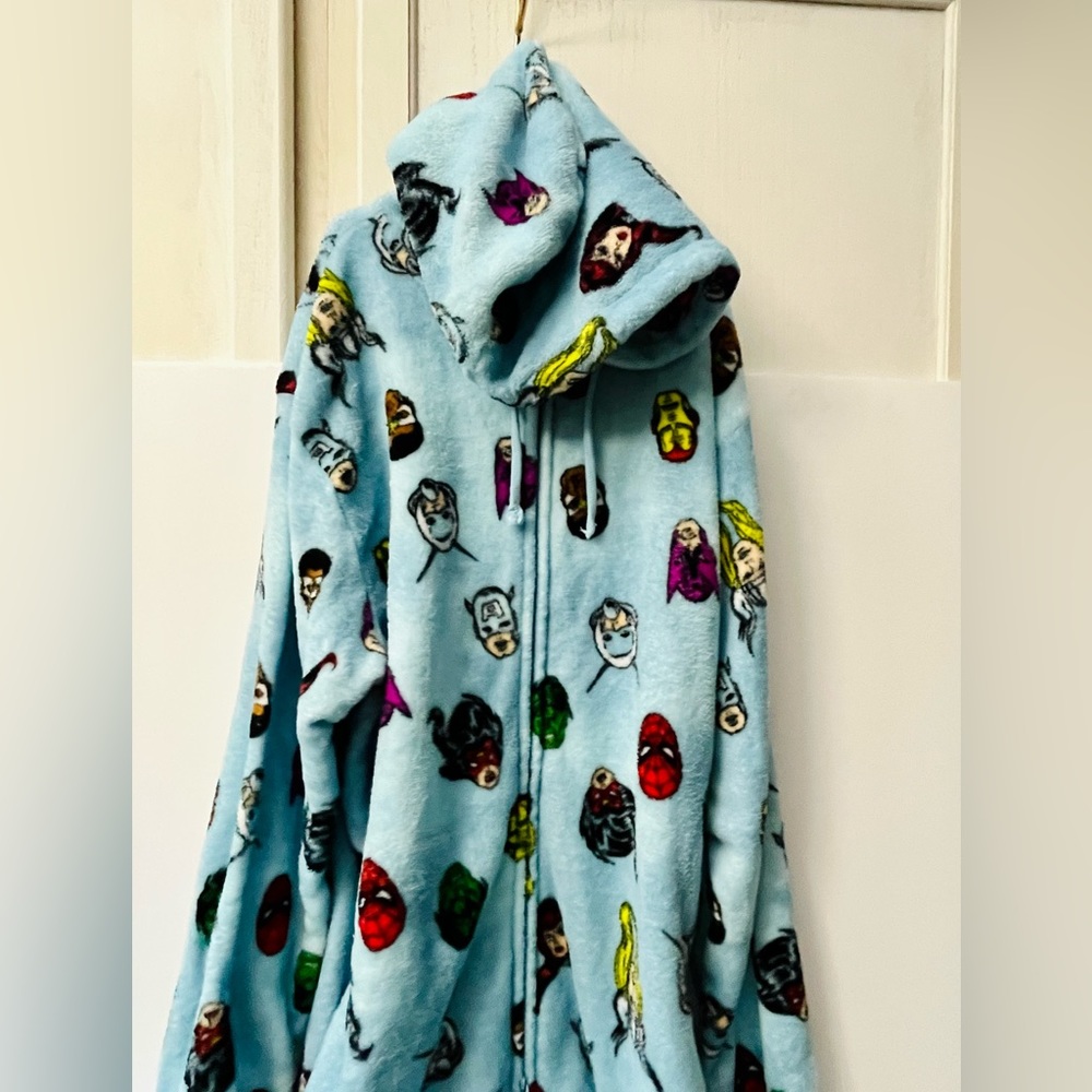 Marvel superhero zip up pajamas. Men’s size medium